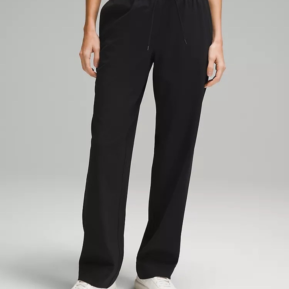 NWOT Lululemon Straight-Leg Mid-Rise Pant Luxtreme *Regular